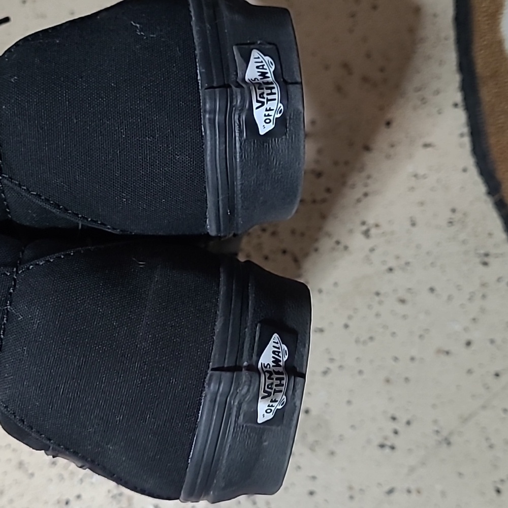 Vans - Picture 3 of 4